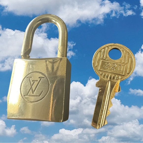 220 Authentic Louis Vuitton Lock with Key 200 Series Vintage - Picture 2 of 11